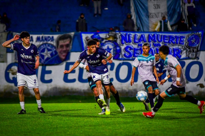 Victorias de El Fort�n, San Mart�n, Sierra Chica y Racing, que es l�der